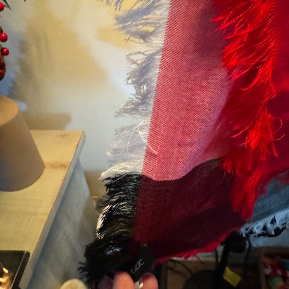 Banana Republic Burgundy and White Fringed Scarf - Picture 3 of 6